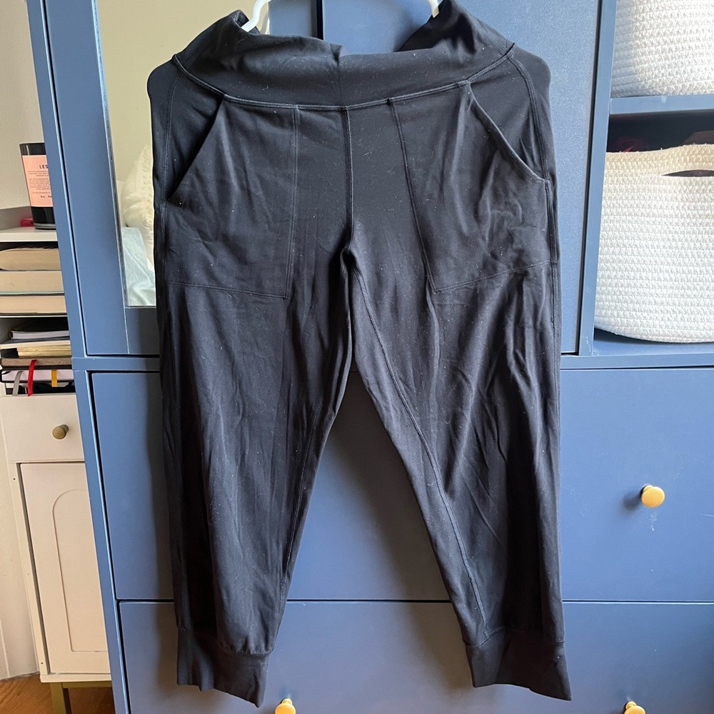 Lululemon Black Mid-Rise Align Cropped Jogger